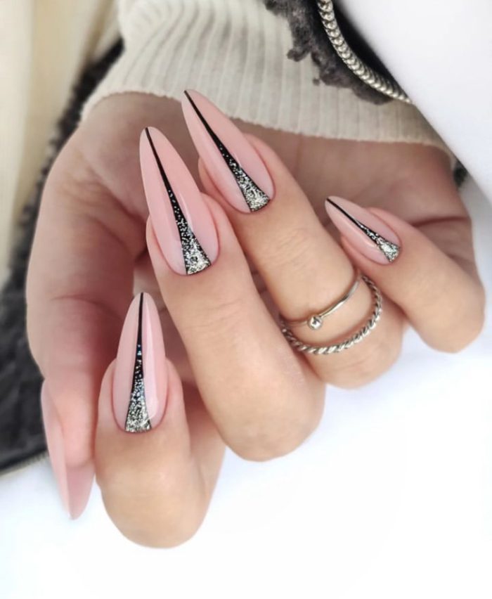 ناخن مصنوعی راسا مدل مشکی خط وسط ناخن - Image 2