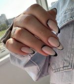 ناخن مصنوعی راسا مدل فرنچ مشکی مینیمال