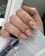 ناخن مصنوعی راسا مدل مشکی خطی و ورق طلا