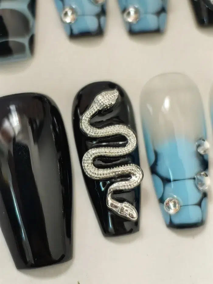 ناخن مصنوعی راسا مدل آبی مشکی طرح ماری کد RSR522