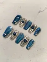 ناخن مصنوعی راسا مدل سرمه ای نقره ای طرح آبنباتی نگینی کد RSR1212