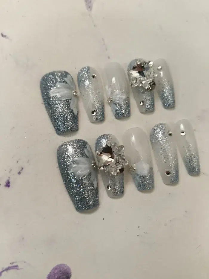 ناخن مصنوعی راسا مدل بیبی آبی اکلیلی طرح گل و نگین کد RSR1072