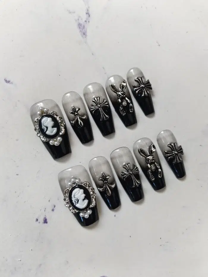 ناخن مصنوعی راسا مشکی بیببی بومر طرح صلیب و خرگوش کد RSR572