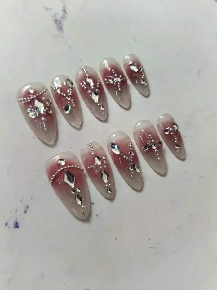 ناخن مصنوعی راسا مدل بیبی بومر صورتی متوسط طرح نگین کد RSR954