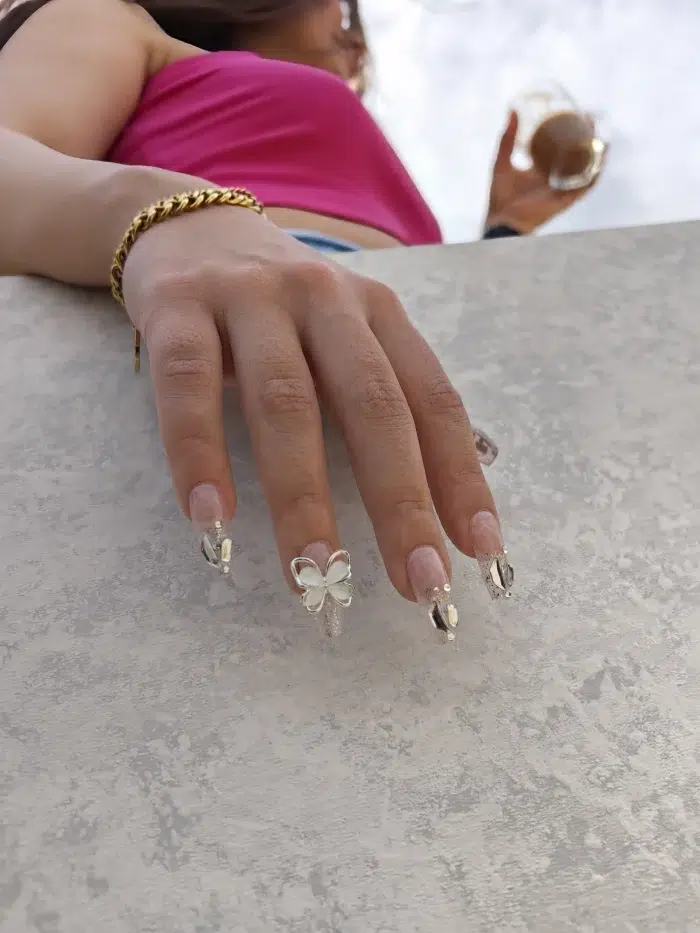 ناخن مصنوعی برجسته سفید راسا طرح پروانه و نگین