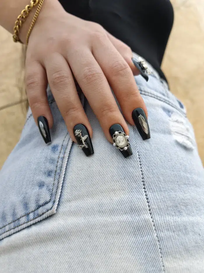 ناخن مصنوعی برجسته راسا مشکی طرح گل و پروانه