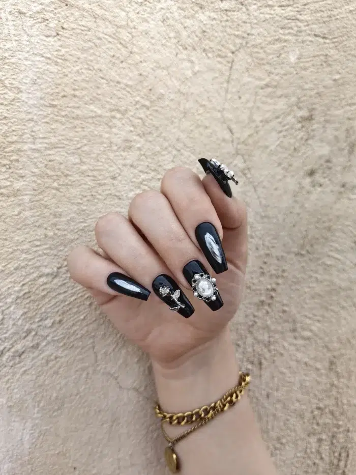 ناخن مصنوعی برجسته راسا مشکی طرح گل و پروانه