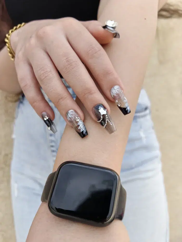 ناخن مصنوعی راسا مشکی طرح گل و ستاره نگین دار