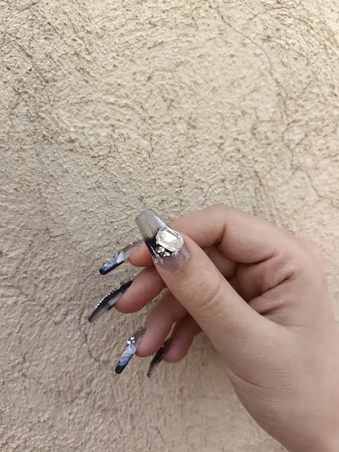 ناخن مصنوعی راسا مشکی طرح گل و ستاره نگین دار