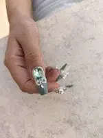 ناخن مصنوعی برجسته راسا طرح بیبی بومر شیری سبز طرح گل و نگین