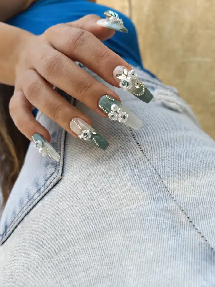 ناخن مصنوعی برجسته راسا طرح بیبی بومر شیری سبز طرح گل و نگین کد RSR1066