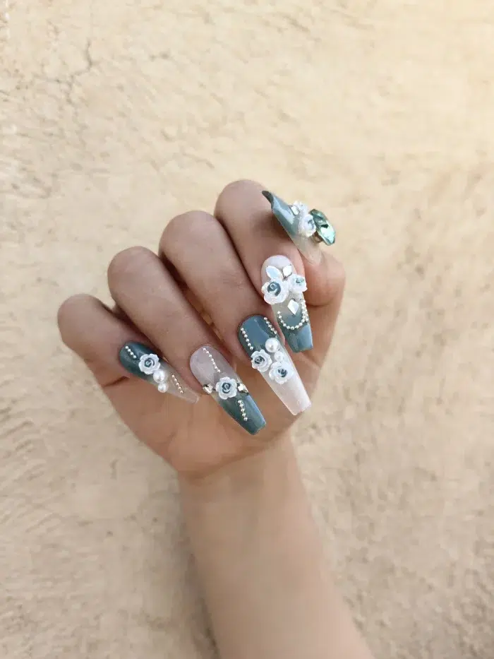 ناخن مصنوعی برجسته راسا طرح بیبی بومر شیری سبز طرح گل و نگین