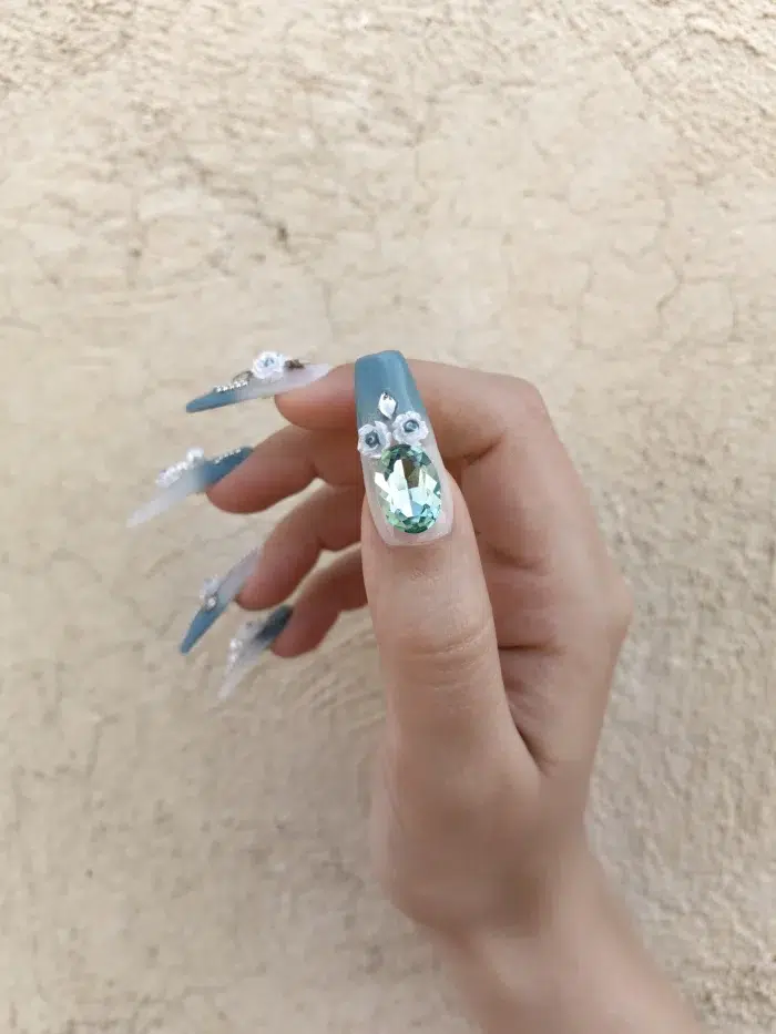 ناخن مصنوعی برجسته راسا طرح بیبی بومر شیری سبز طرح گل و نگین