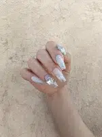 ناخن مصنوعی راسا مدل بیبی بومر آبی اکلیلی طرح گل و نگین دار