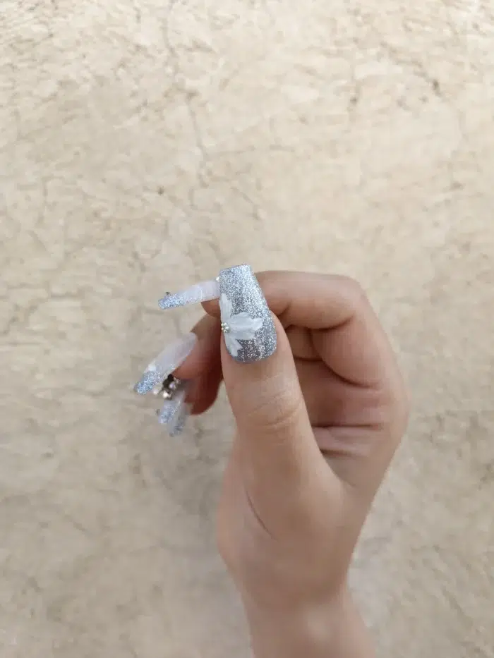 ناخن مصنوعی راسا مدل بیبی بومر آبی اکلیلی طرح گل و نگین دار