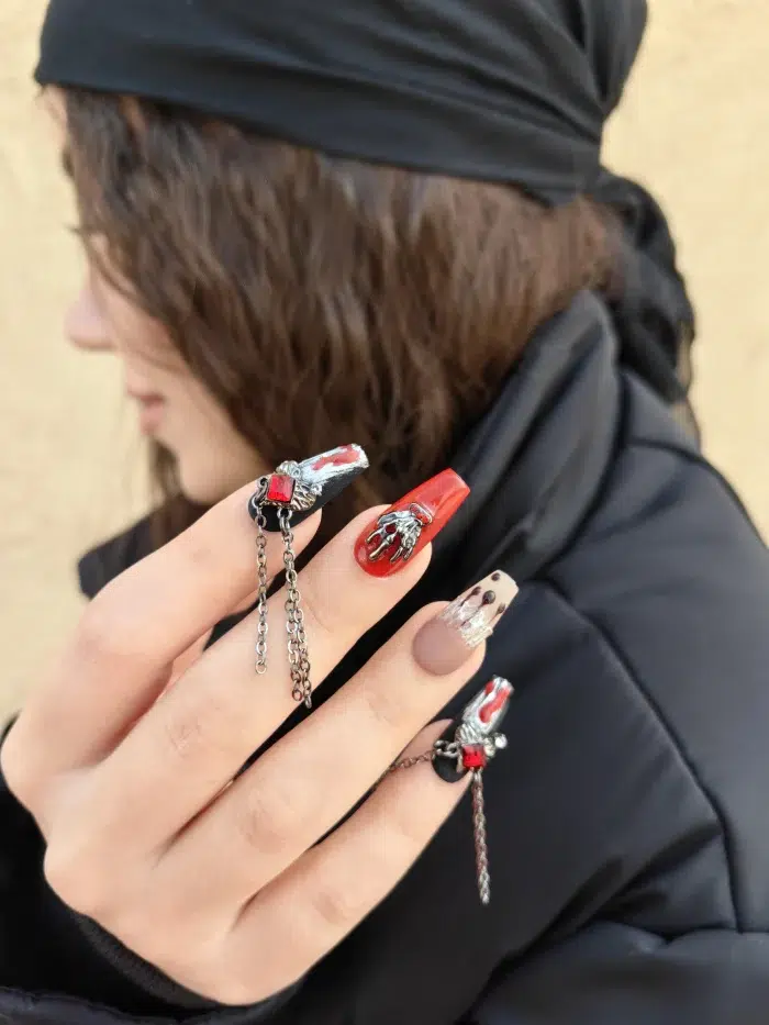 ناخن مصنوعی راسا مدل مشکی قرمز طرح اسکلت زنجیر دار دارک