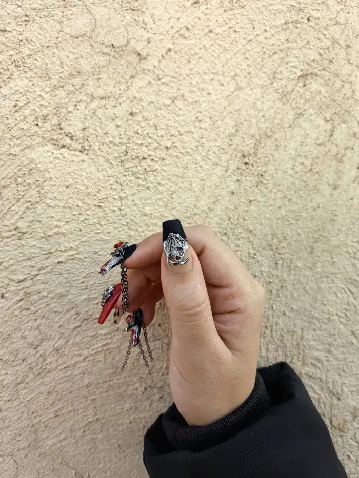 ناخن مصنوعی راسا مدل مشکی قرمز طرح اسکلت زنجیر دار دارک