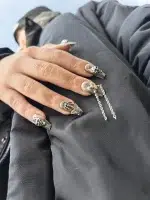 ناخن مصنوعی راسا مدل مشکی طوسی طرح اسکلت و قلب زنجیردار دارک