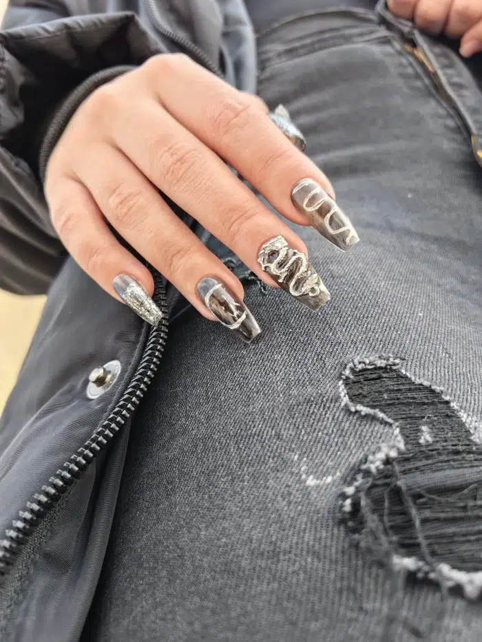 ناخن مصنوعی راسا مدل مشکی طوسی طرح مار و ماه دارک کد RSR595