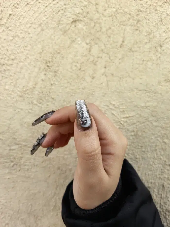 ناخن مصنوعی راسا مدل مشکی طوسی طرح مار و ماه دارک