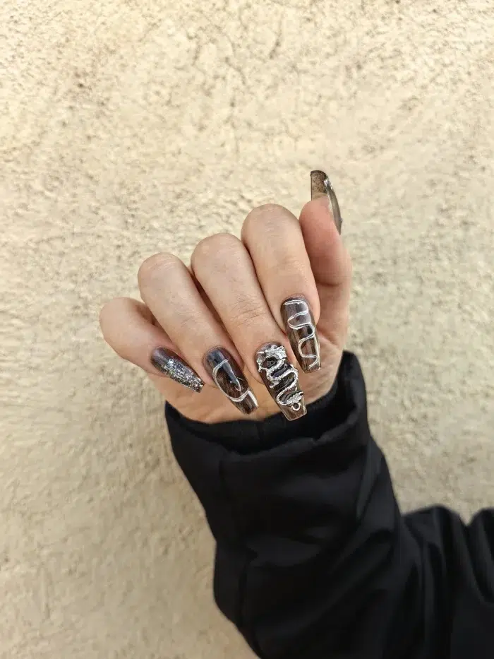 ناخن مصنوعی راسا مدل مشکی طوسی طرح مار و ماه دارک