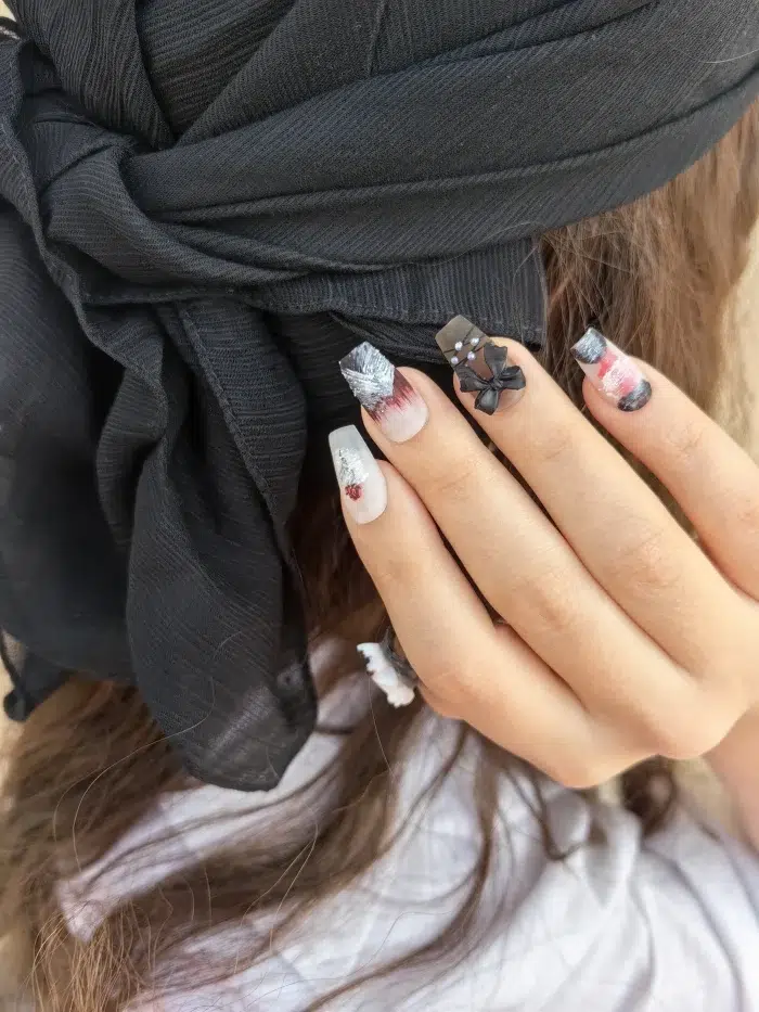 ناخن مصنوعی راسا مدل قرمز مشکی طرح فرشته دارک