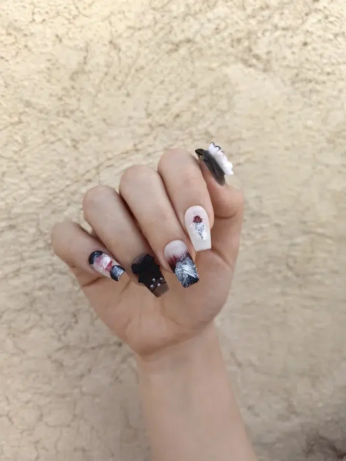 ناخن مصنوعی برجسته راسا طرح بال فرشته سفید مشکی