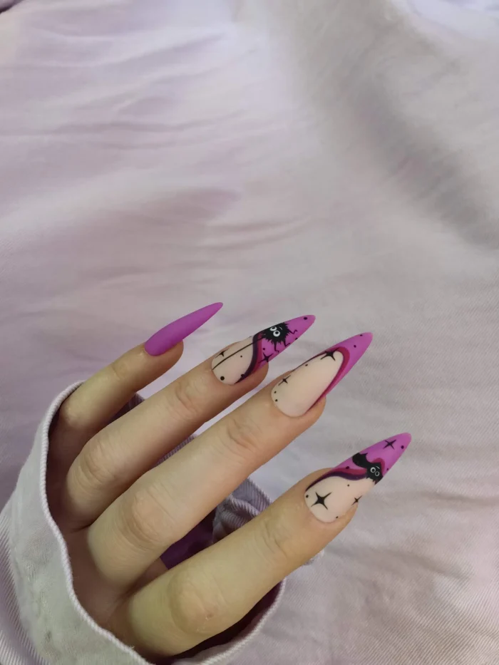 ناخن مصنوعی بلند تیز راسا مدل فرنچ و عنکبوت رنگ بنفش مشکی