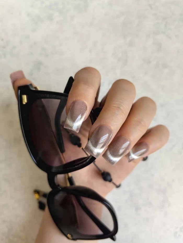 ناخن مصنوعی فرنچ راسا مدل آیس ژل مگنتی رنگ نود