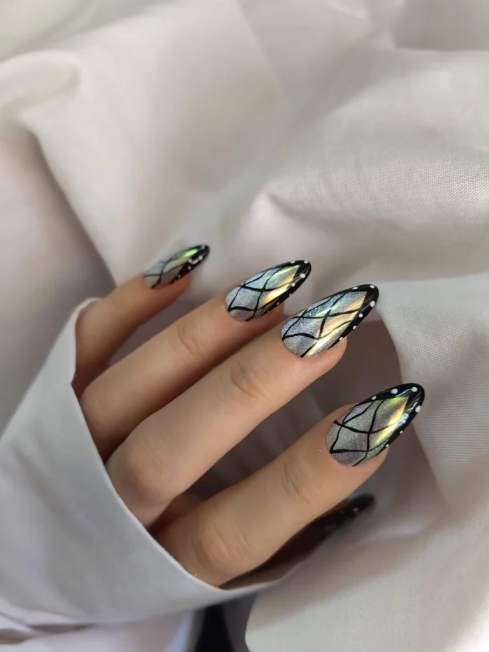 ناخن مصنوعی فرنچ مشکی راسا مدل کروم طرح بال مگسی