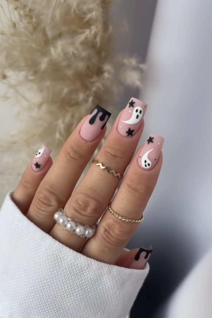 ناخن مصنوعی راسا طرح روح و ستاره دارک رنگ هلویی مشکی