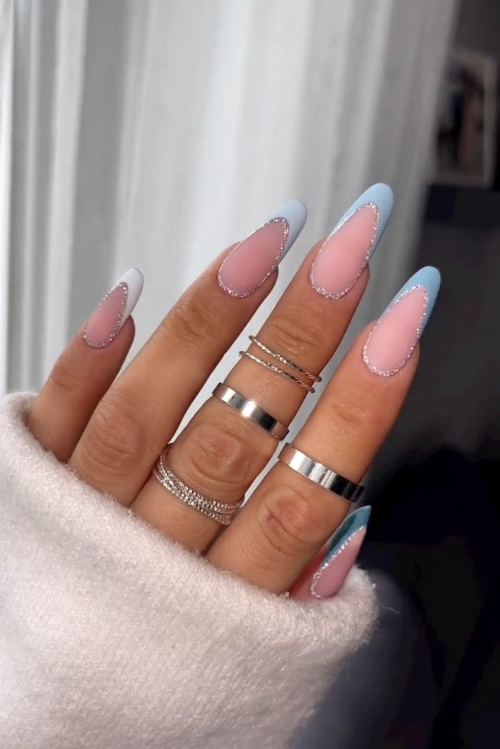 ناخن مصنوعی راسا طرح فرنچ مینیمال براق رنگ طیف آبی