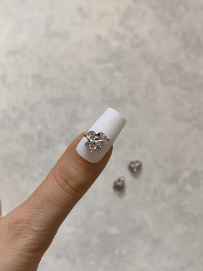 استیکر برجسته ناخن راسا طرح قلب در بند نقره ای