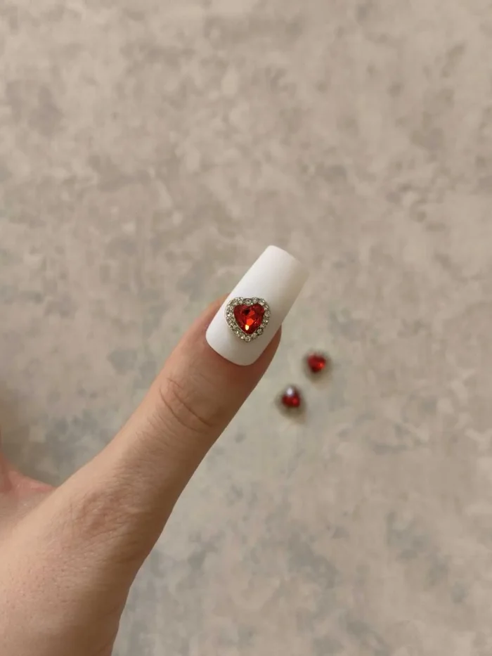 استیکر برجسته ناخن راسا طرح قلب نگین دار قرمز