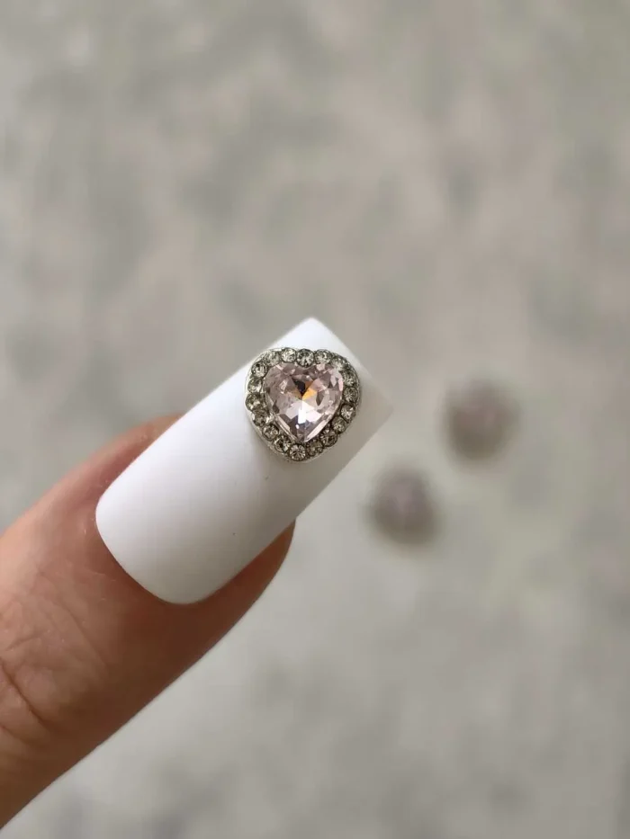 استیکر برجسته ناخن راسا طرح قلب نگین دار سفید