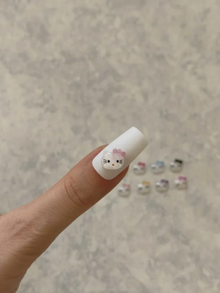 استیکر برجسته ناخن راسا طرح صورت کیتی رنگ سفید صورتی