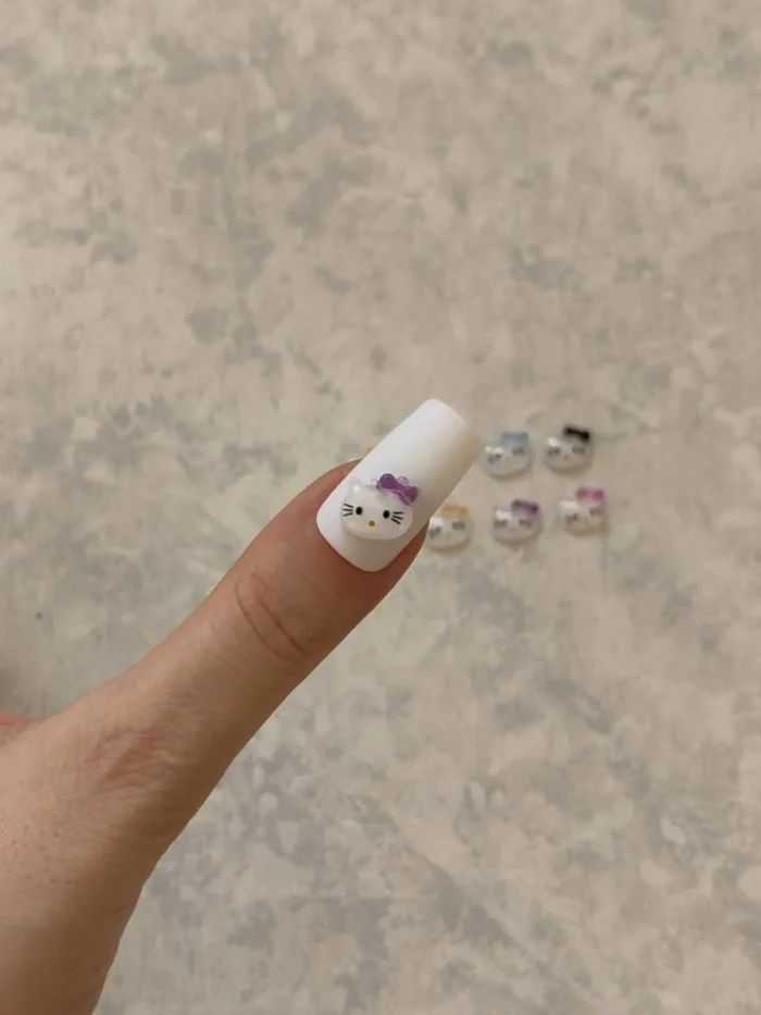 استیکر برجسته ناخن راسا طرح صورت کیتی رنگ سفید بنفش