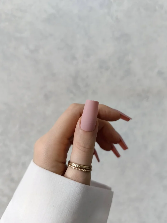 ناخن مصنوعی رنگی ساده راسا رنگ هلویی کرمی نود فرم مربع