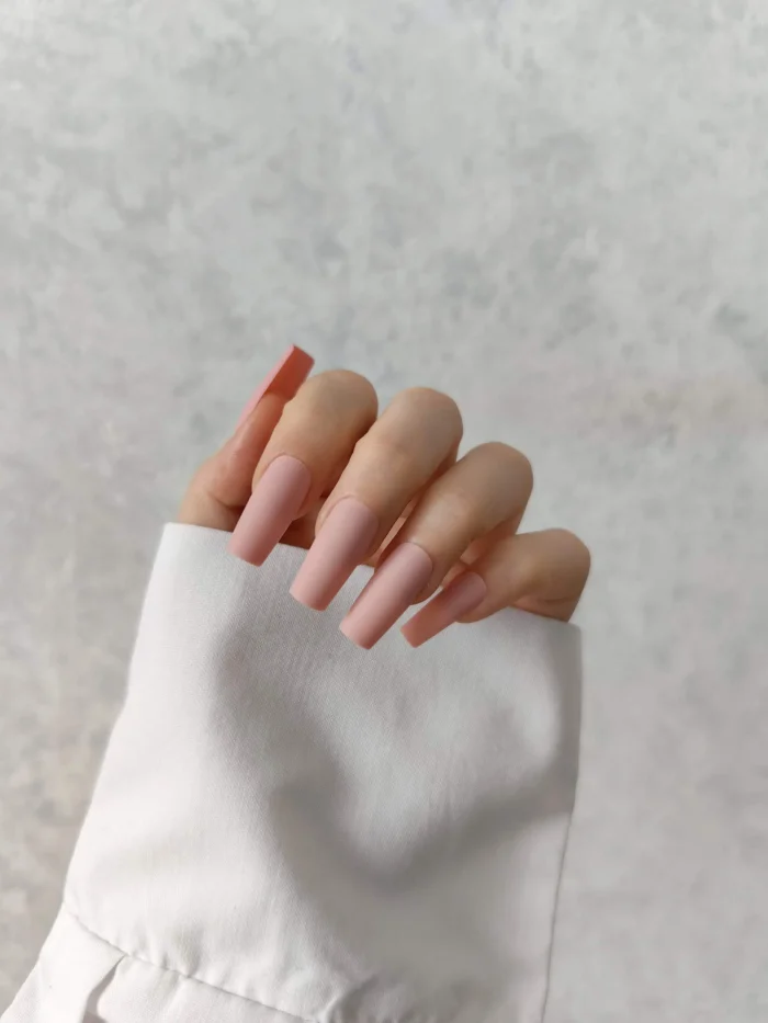 ناخن مصنوعی رنگی ساده راسا رنگ هلویی کرمی نود فرم مربع