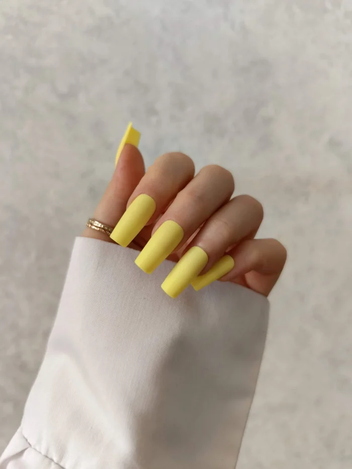 ناخن مصنوعی رنگی ساده راسا رنگ زرد فرم مربع