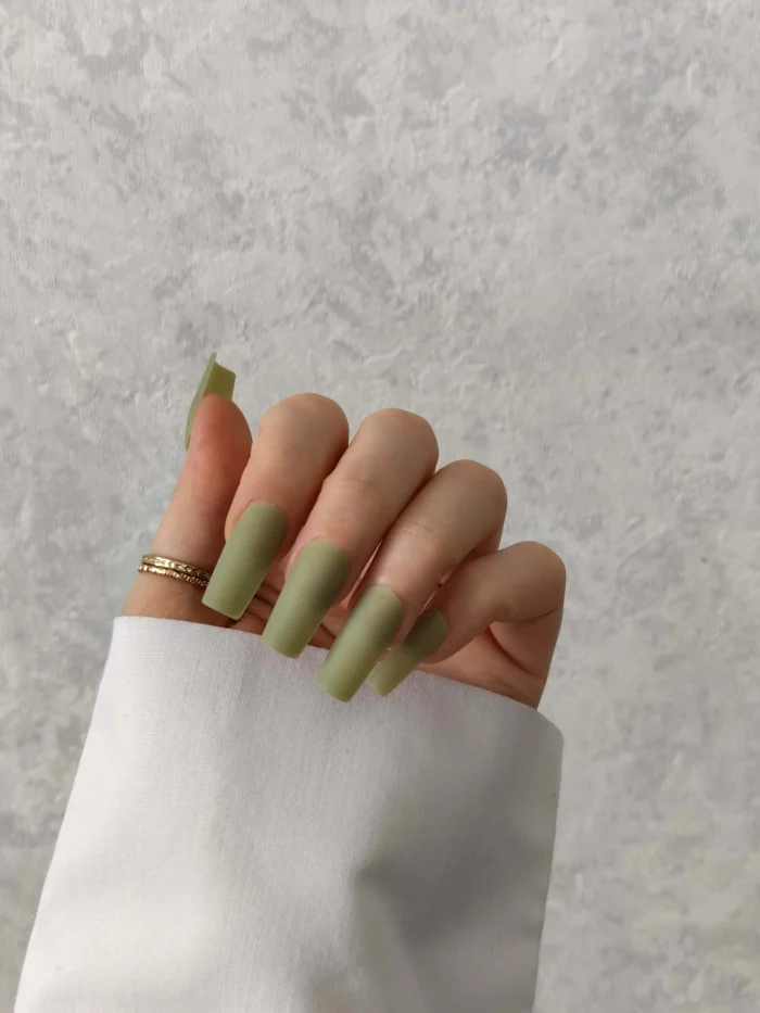 ناخن مصنوعی رنگی ساده راسا رنگ سبز یشمی فرم مربع