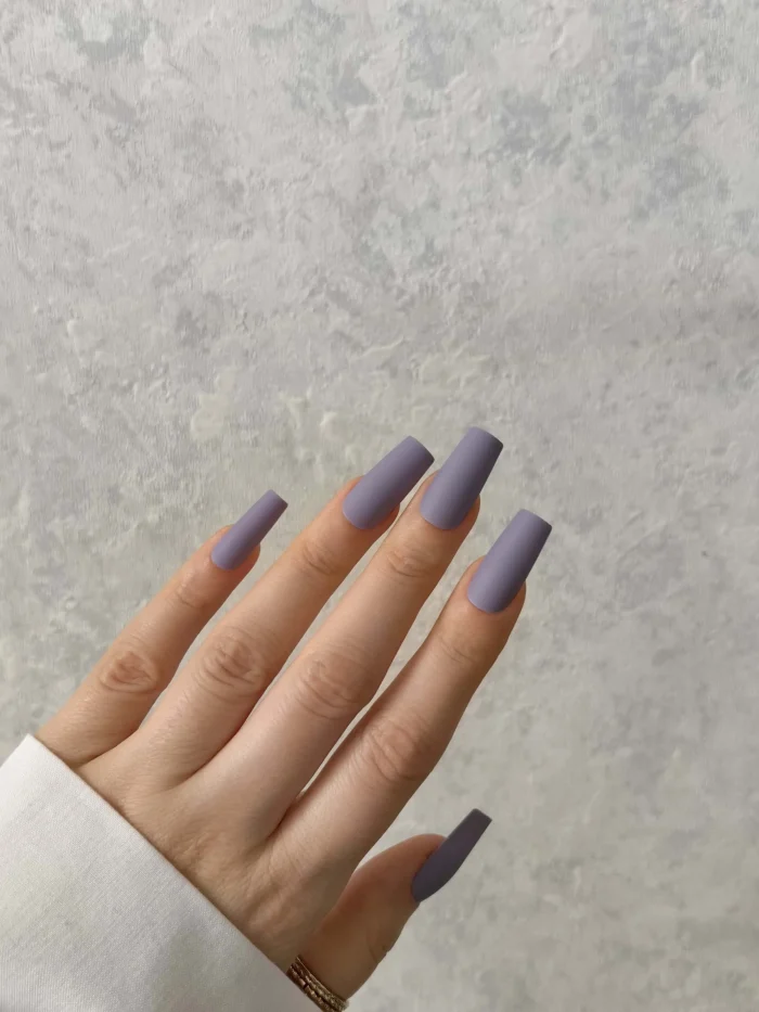 ناخن مصنوعی رنگی ساده راسا رنگ یاسی طوسی فرم مربع