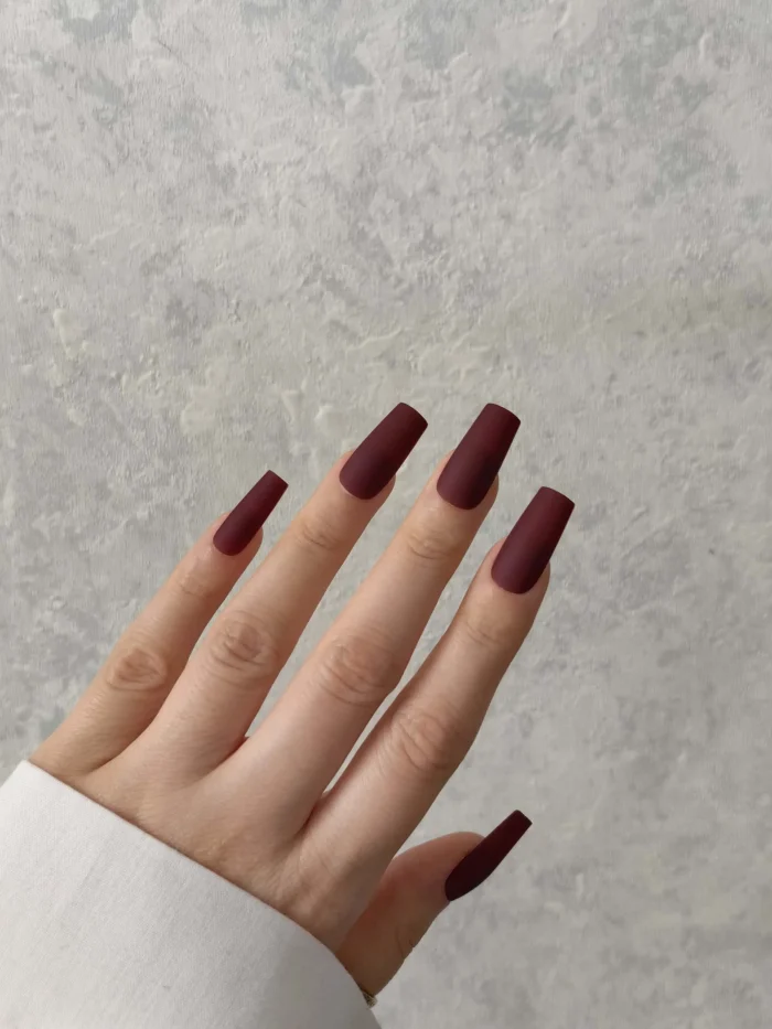 ناخن مصنوعی رنگی ساده راسا رنگ زرشکی فرم مربع