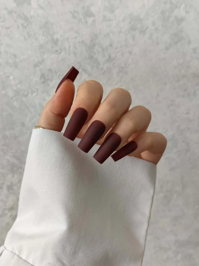 ناخن مصنوعی رنگی ساده راسا رنگ زرشکی فرم مربع