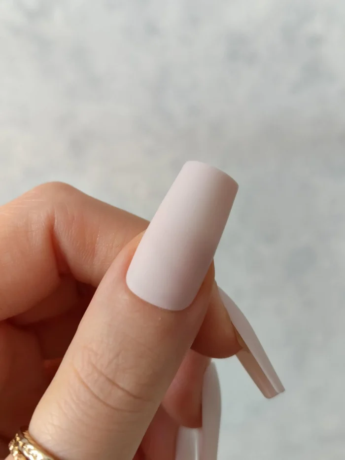 ناخن مصنوعی رنگی ساده راسا رنگ پوست پیازی روشن فرم مربع