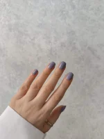 ناخن مصنوعی رنگی ساده راسا رنگ یاسی طوسی فرم مربع گرد کوتاه