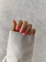 ناخن مصنوعی رنگی ساده راسا رنگ صورتی فرم مربع گرد کوتاه