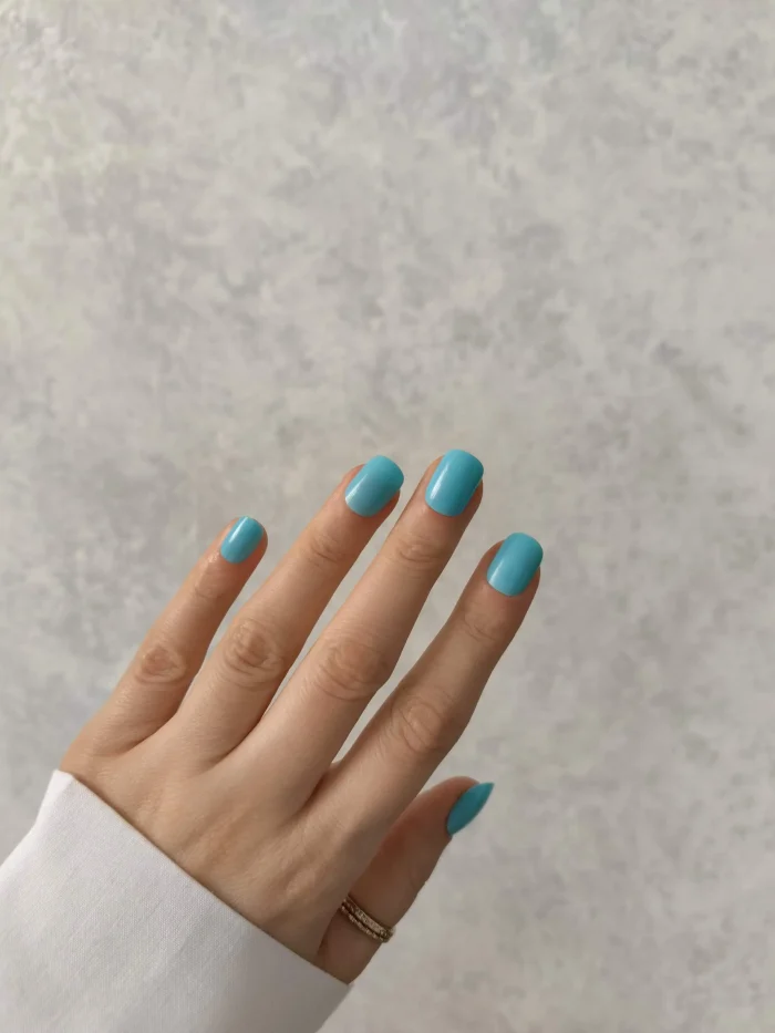 ناخن مصنوعی رنگی ساده راسا رنگ آبی پاستیلی فرم مربع گرد کوتاه