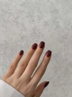 ناخن مصنوعی رنگی ساده راسا رنگ زرشکی فرم مربع گرد کوتاه