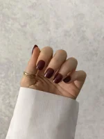 ناخن مصنوعی رنگی ساده راسا رنگ زرشکی فرم مربع گرد کوتاه